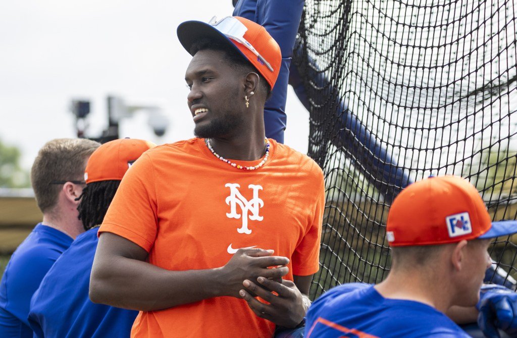 Ronny Mauricio waits to take batting practice during a Mets' spring training session.